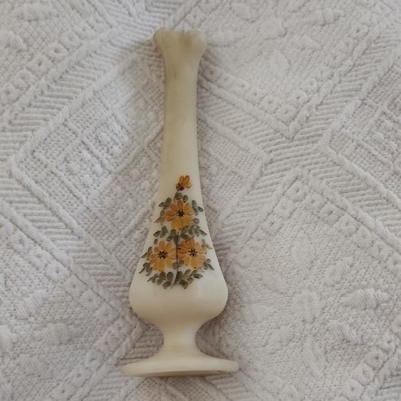 Vintage Fenton Custard Glass Swung Bud Vase Hand Painted Artist Signed - Picture 1 of 6
